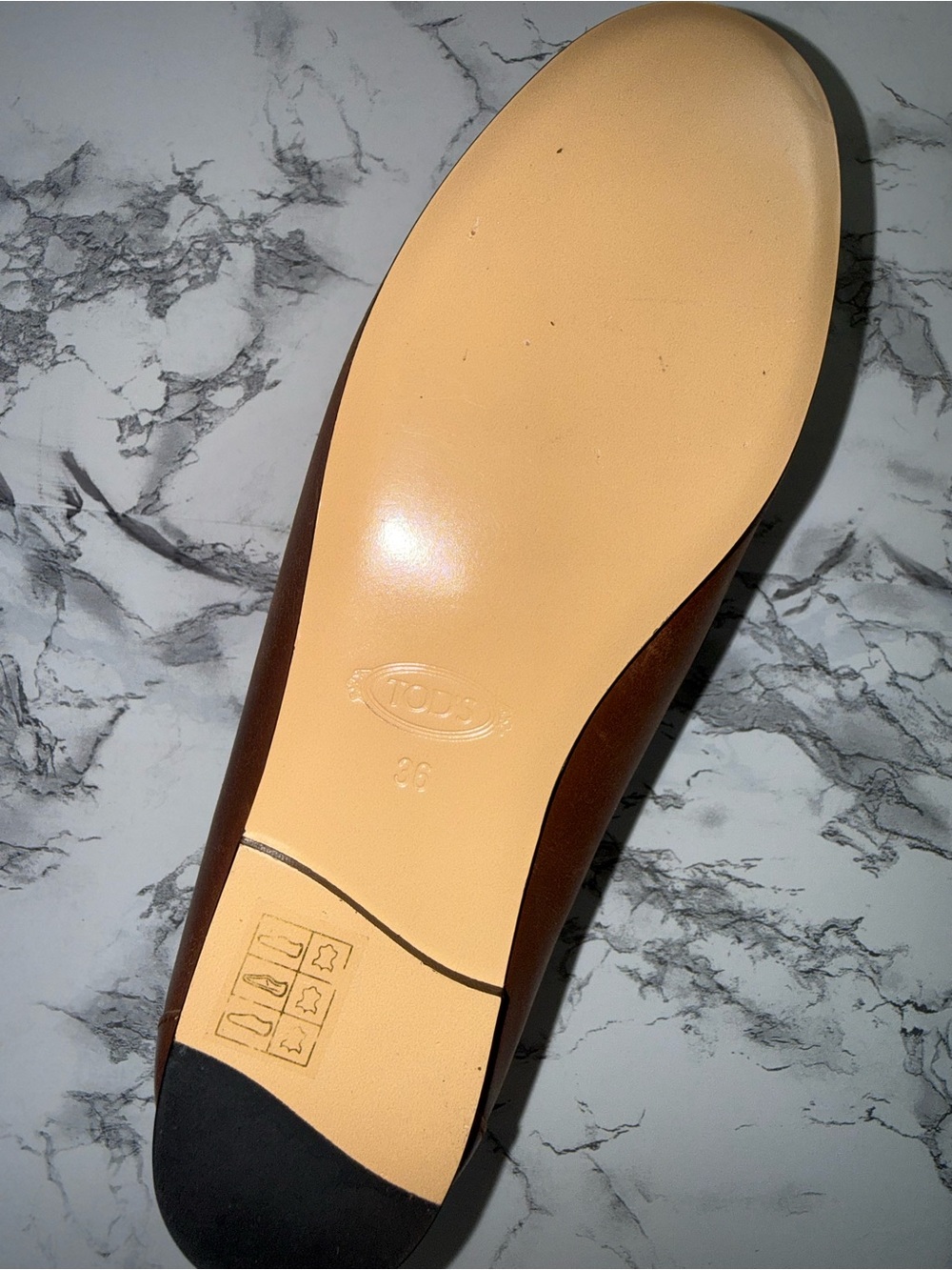 TOD'S Brown Leather Loafers with Gold Chain-Link Accent - Picture 8 of 8